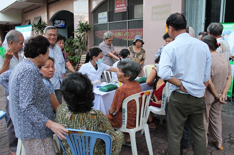 Free blood and urine testing and health counselling for attendees at the diabetes seminar