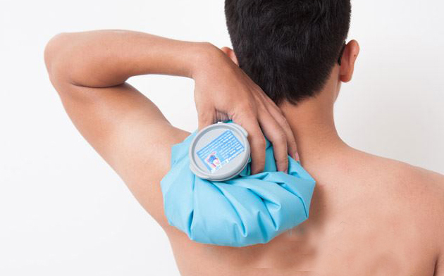 A warm compress helps relieve muscle soreness